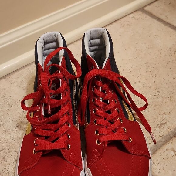 Vans SK8-Hi Captain Marvel Collab High Tops Men's 5.5 Women's 7 - Picture 4 of 10